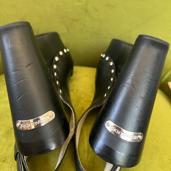 Micheal Kors Blk Platform wSilver accents - Picture 5 of 5